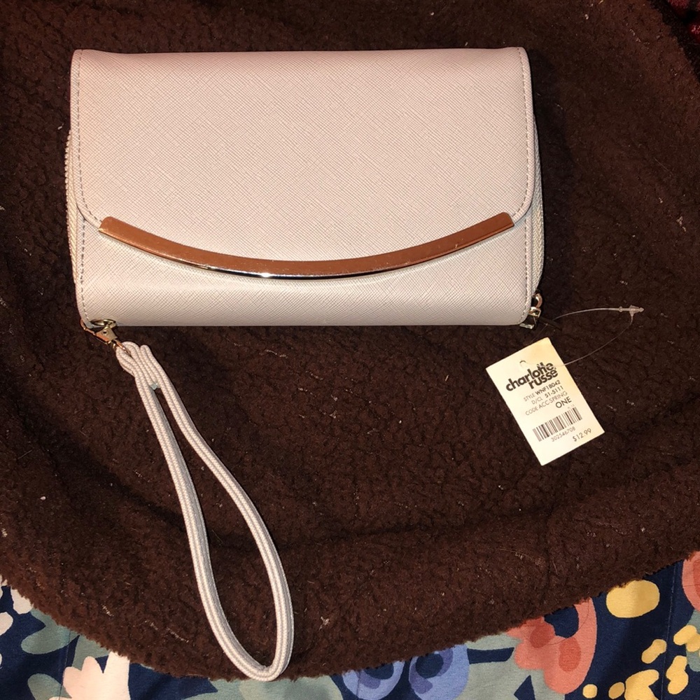 Charlotte ruse wallet!